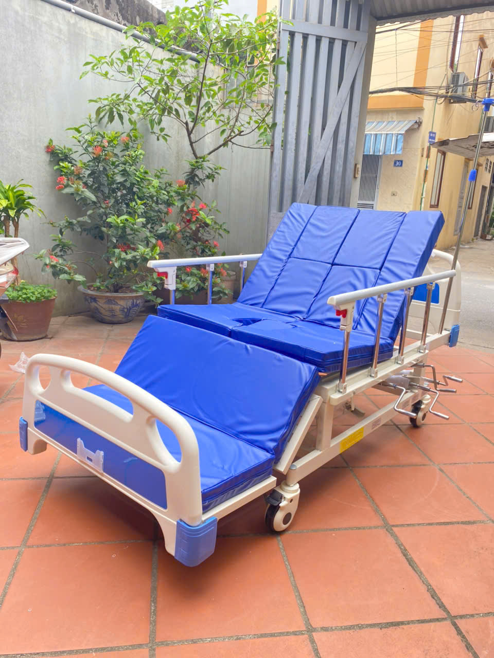 Giường Bệnh Nhân Đa Năng OROMI 4 Tay Quay XSJ-IV